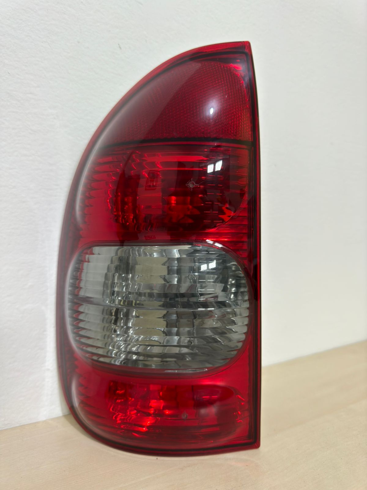 Lanterna Traseira Esquerda GM CORSA hatch 4 portas 2000 FUME