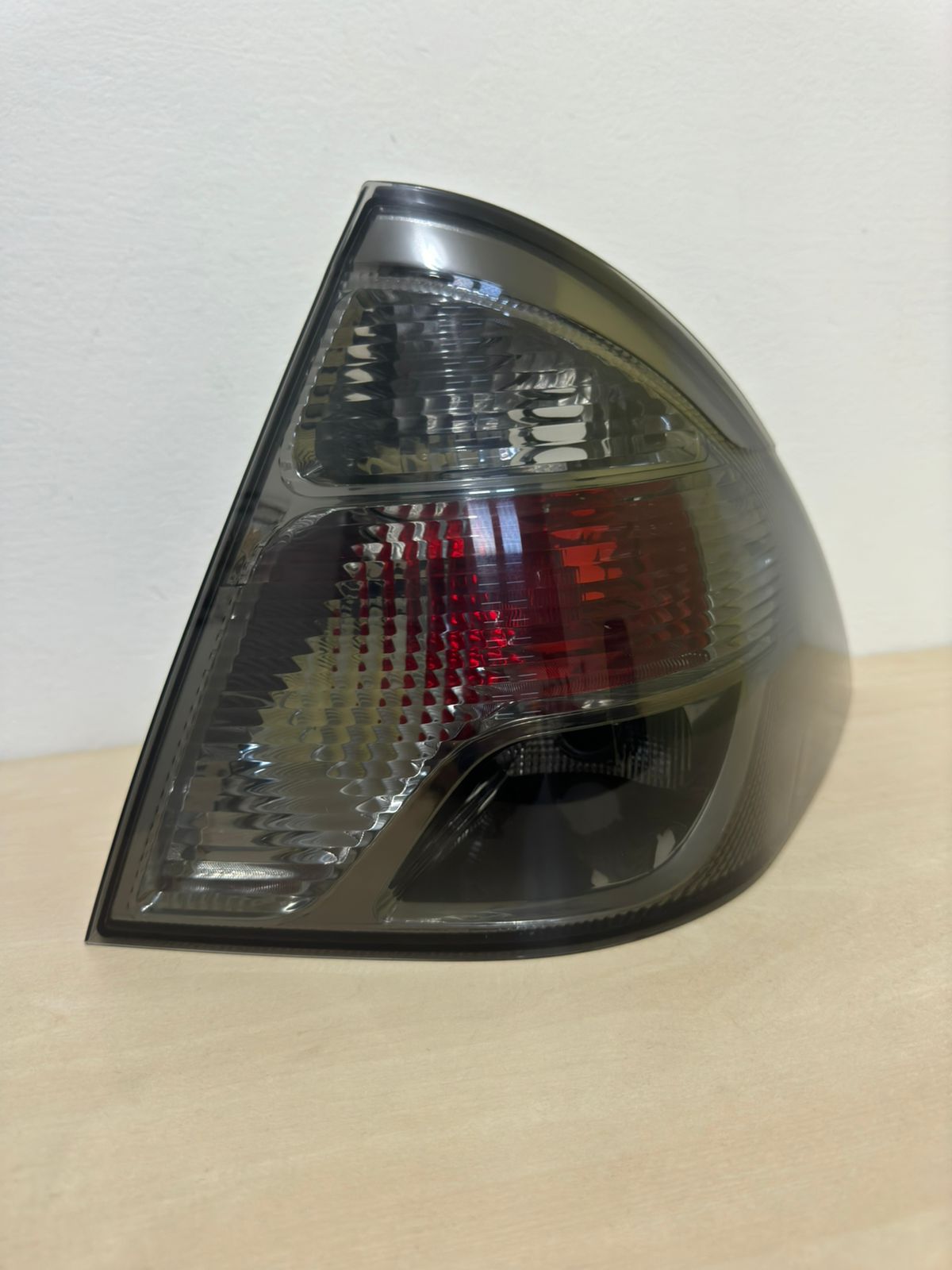 Lanterna Traseira Direita FORD FIESTA ROCAM SEDAN 4P 2011/2014 Fume