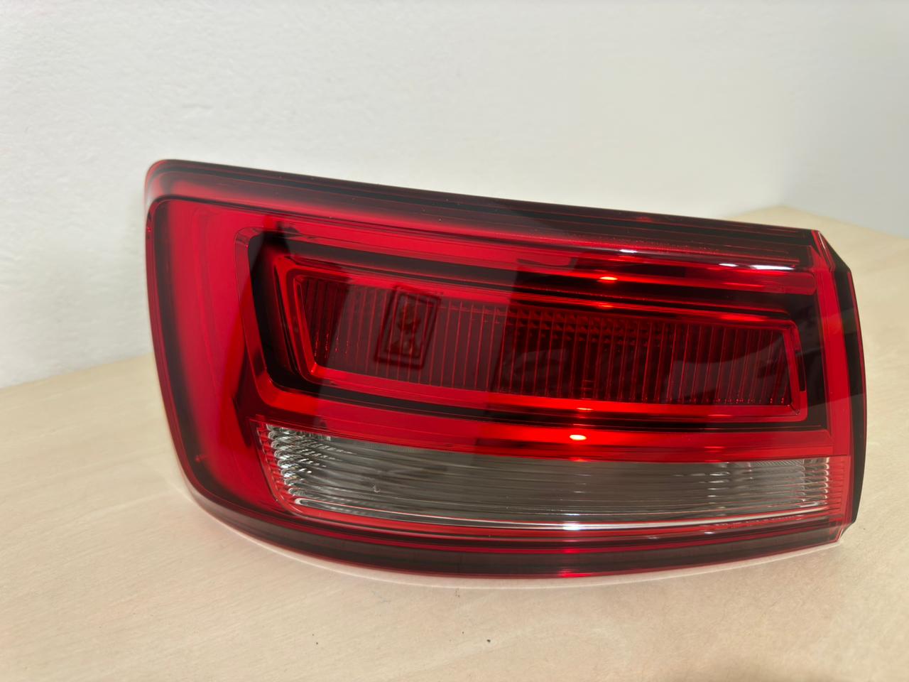 Lanterna Traseira Esquerda (LATERAL) Audi A3 2017 - 2020  8V5945069
