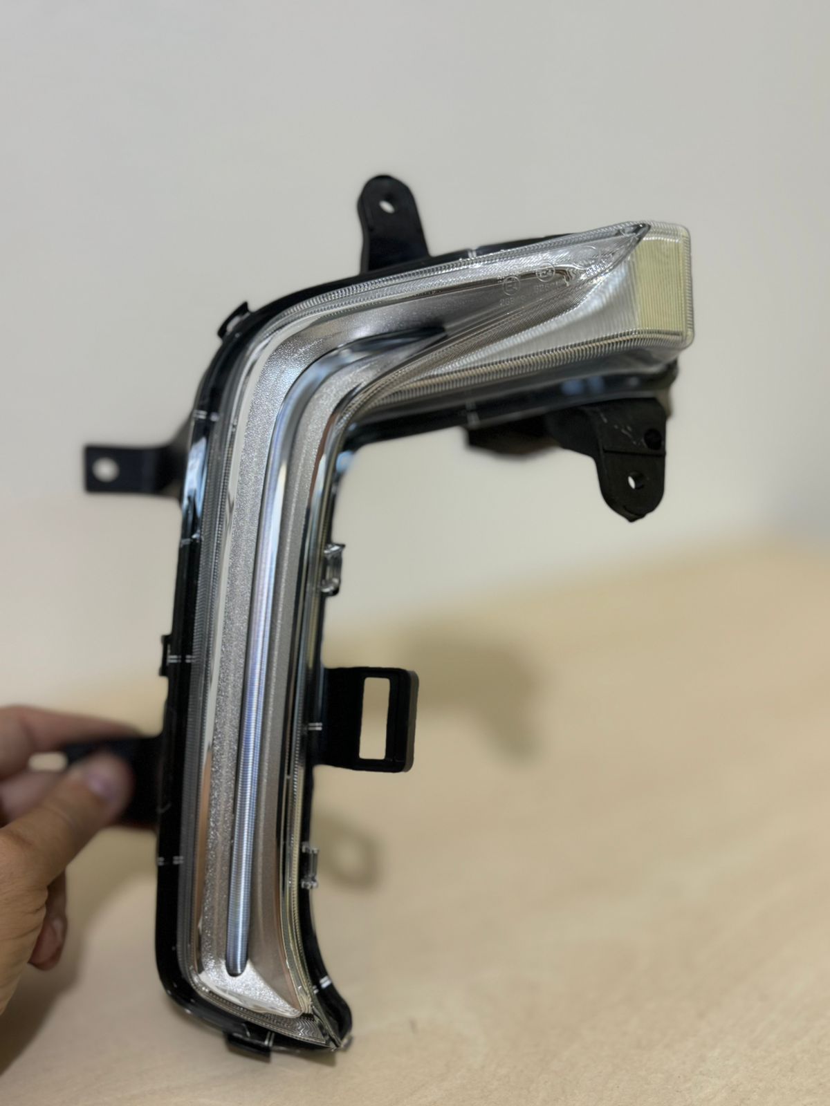 Lanterna Led Dianteira Direita GM Tracker 2021/2024