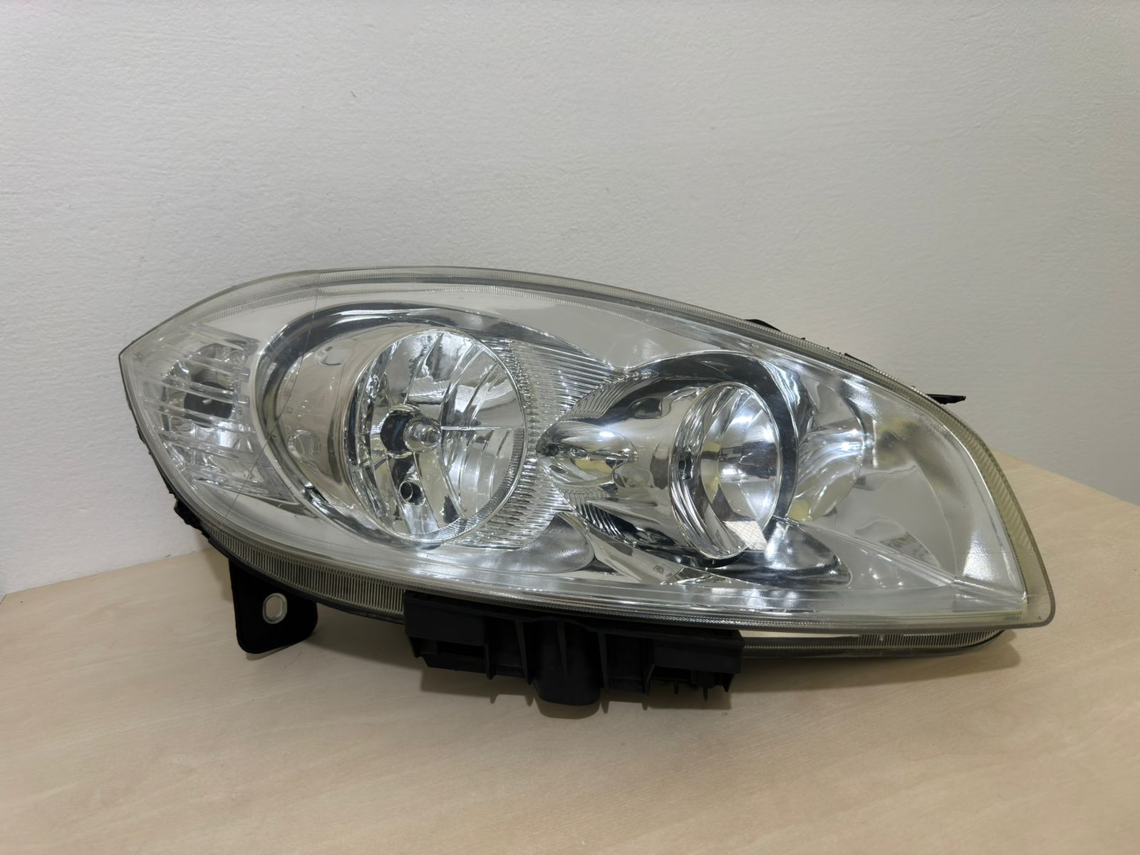 Farol Cromado Direito FIAT LINEA 2012 2013 2014 2015 2017 2018 Original
